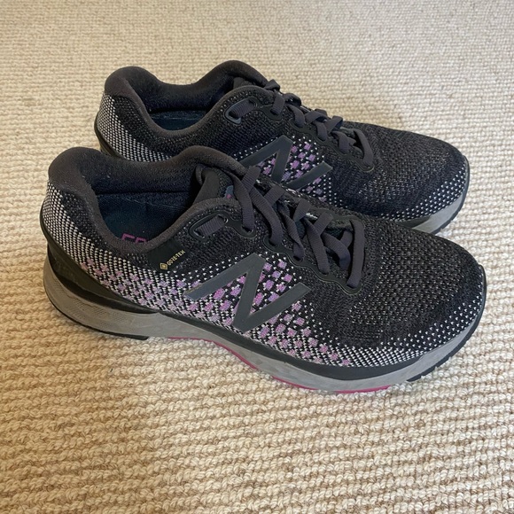 New Balance Sneaks - Picture 3 of 6